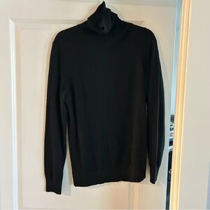 Black M Men’s Express Turtleneck